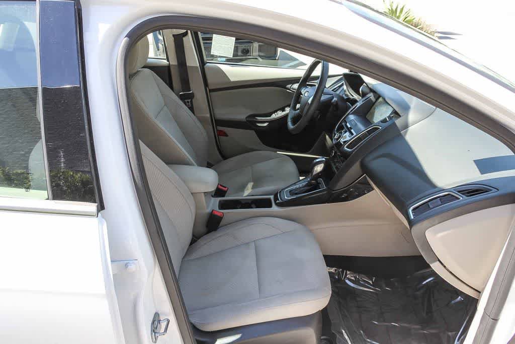 Used 2017 Ford Focus Electric Hatchback FWD image 16