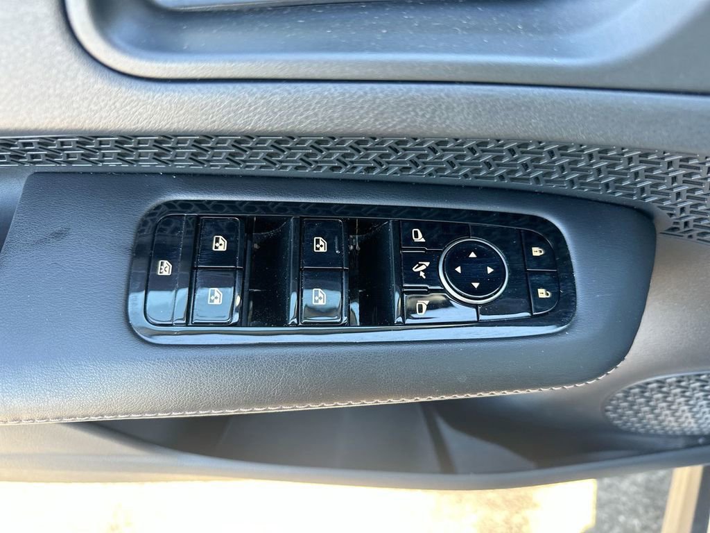 Used 2023 Nissan Ariya AWD image 27