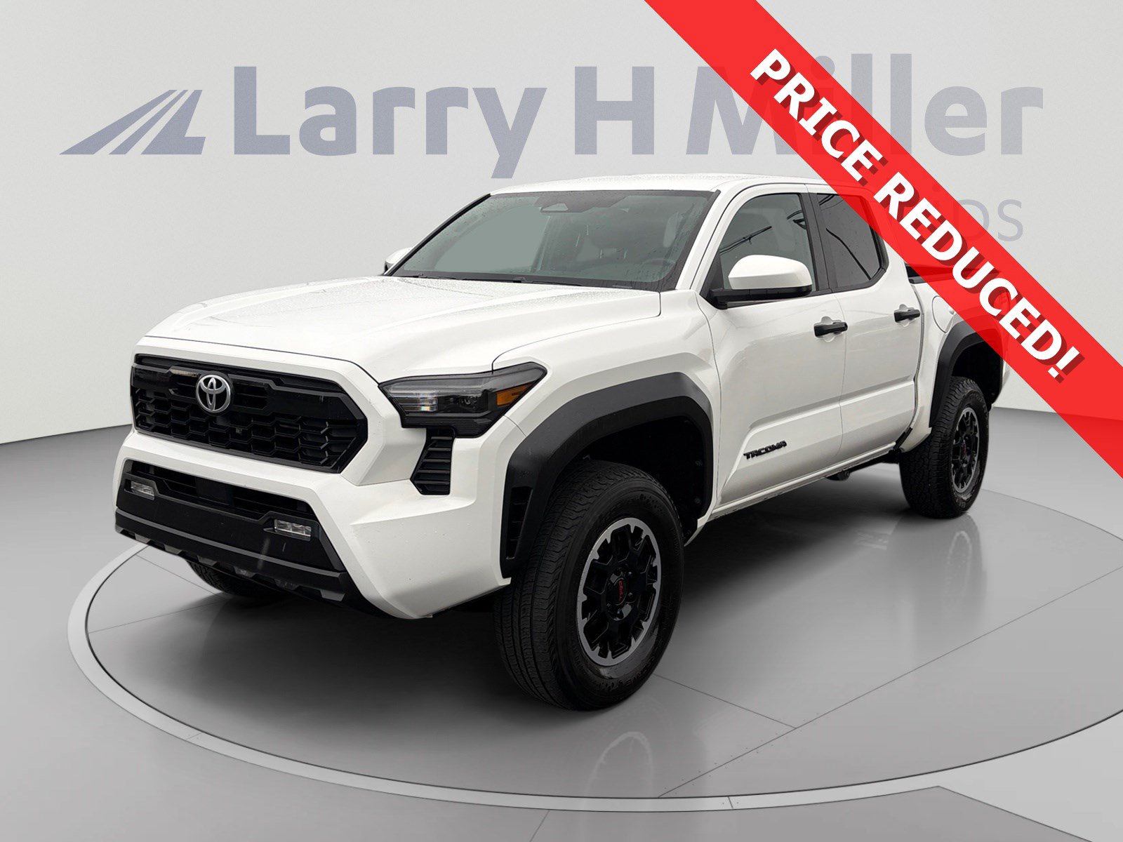 Used 2024 Toyota Tacoma TRD Off-Road AWD/4WD image 1
