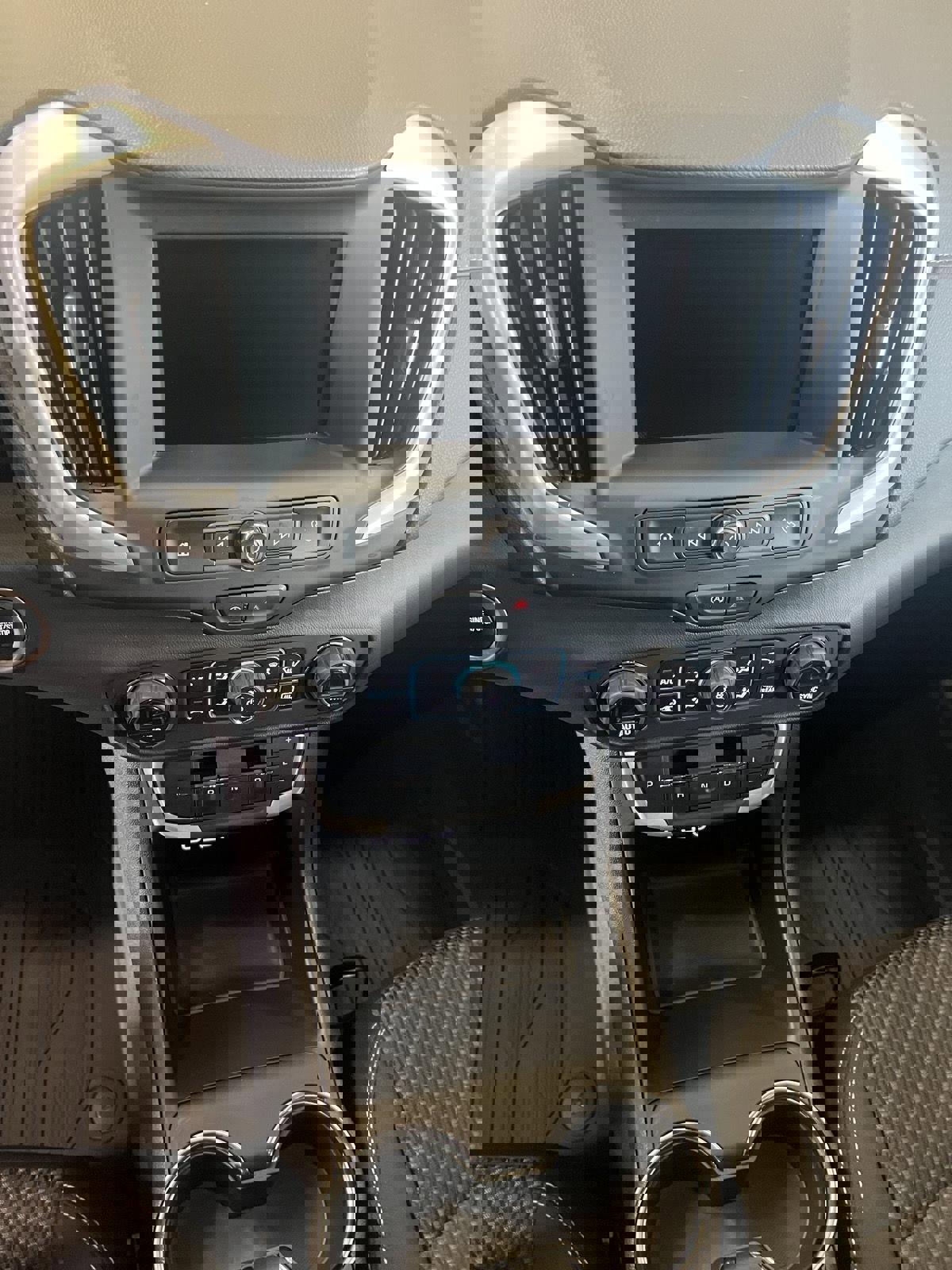 Used 2023 GMC Terrain SLE w/ Driver Convenience Package image 15