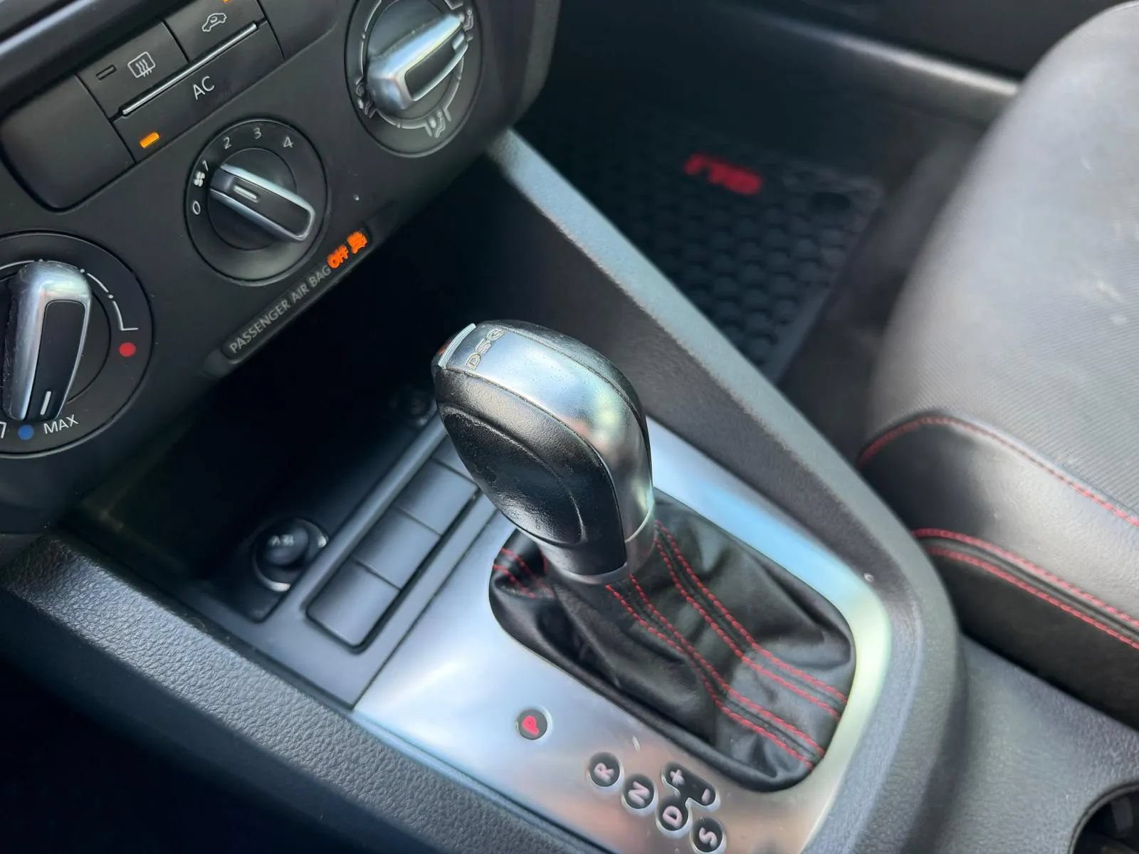 Used 2012 Volkswagen Jetta GLI FWD image 15