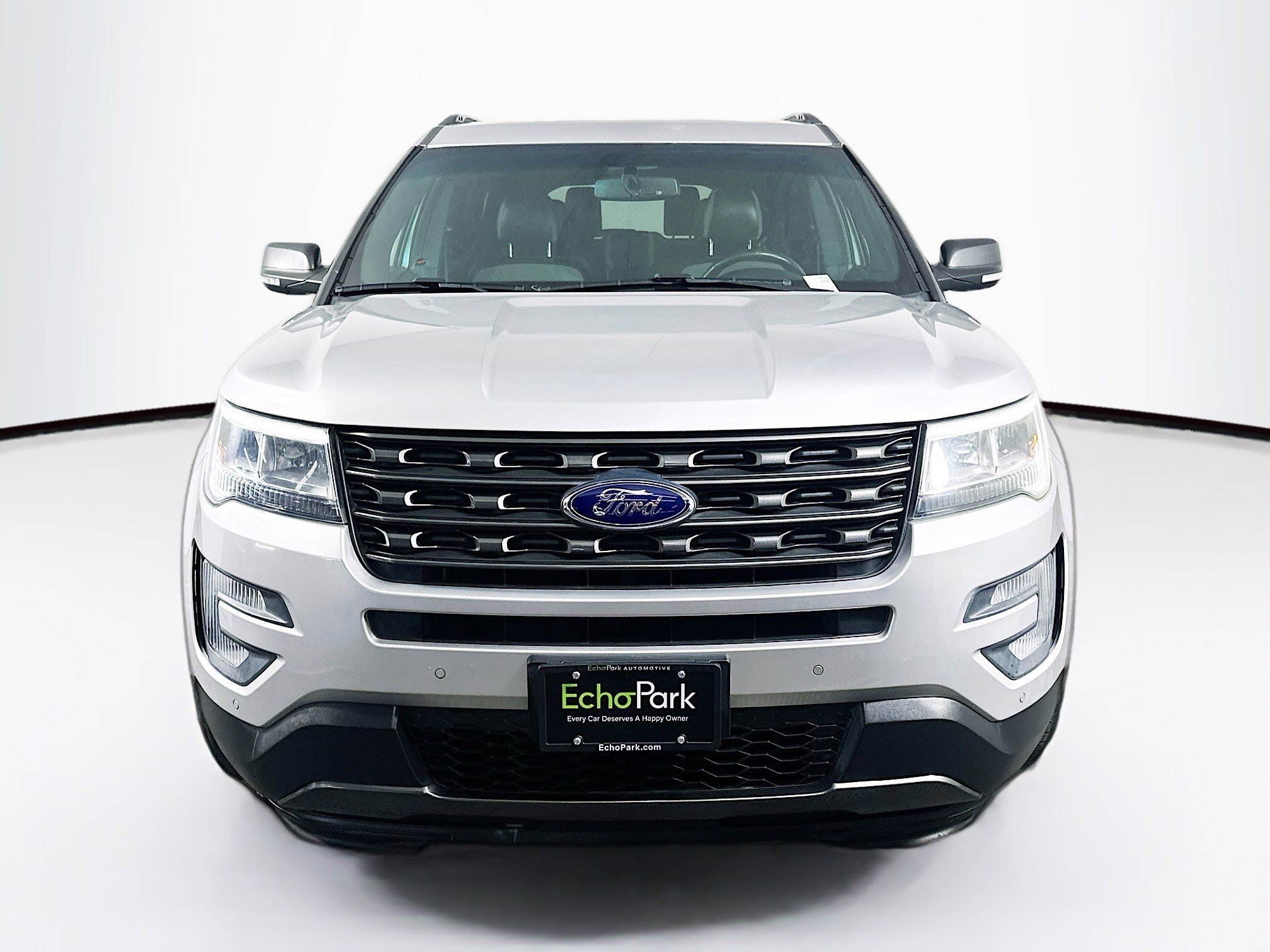 Used 2017 Ford Explorer XLT w/ Equipment Group 202A image 2