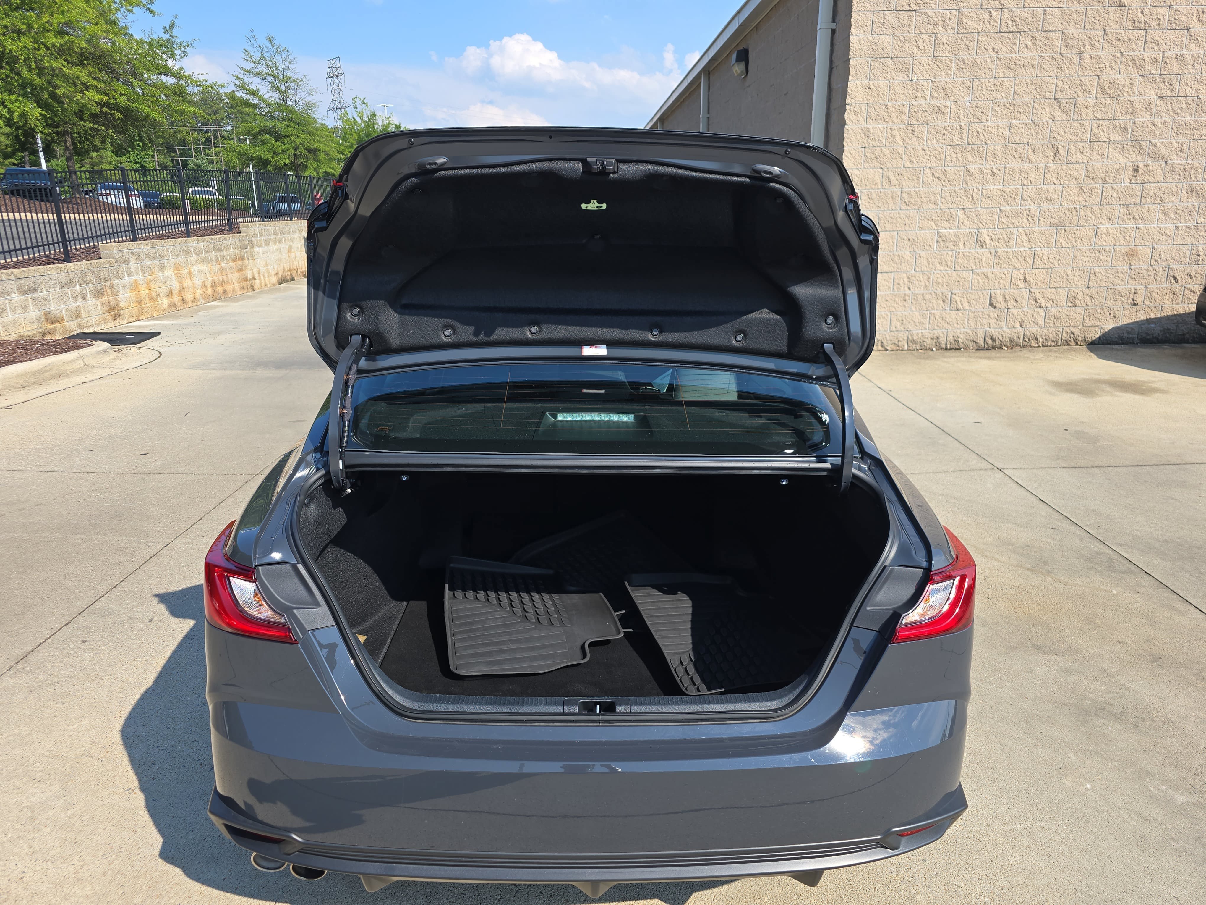 Used 2025 Toyota Camry SE w/ Convenience Package FWD image 13