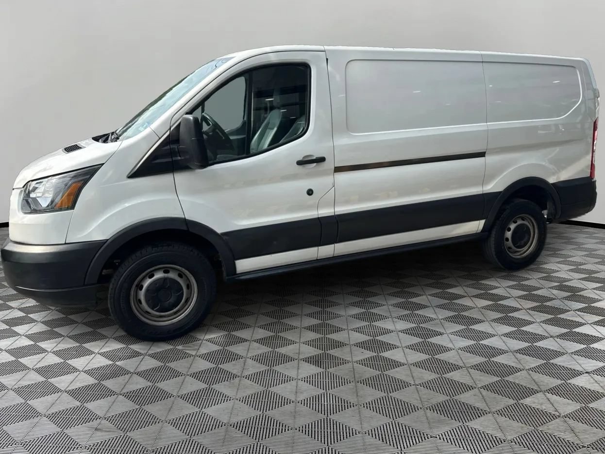 Used 2016 Ford Transit 250 130 Low Roof RWD image 8