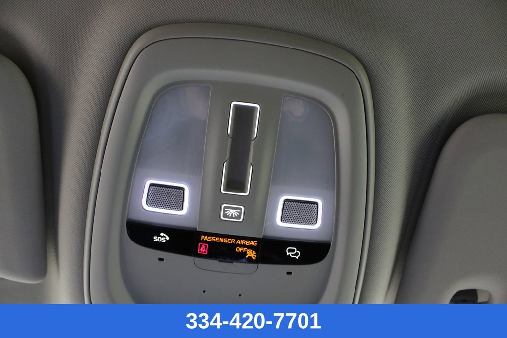 Used 2025 Volvo V60 B5 Cross Country Plus image 29