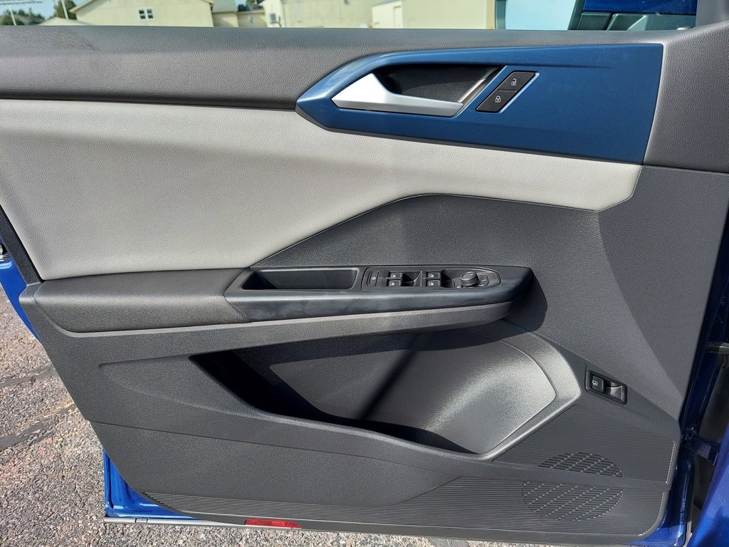 Used 2022 Volkswagen Taos SE w/ Panoramic Sunroof Package image 35