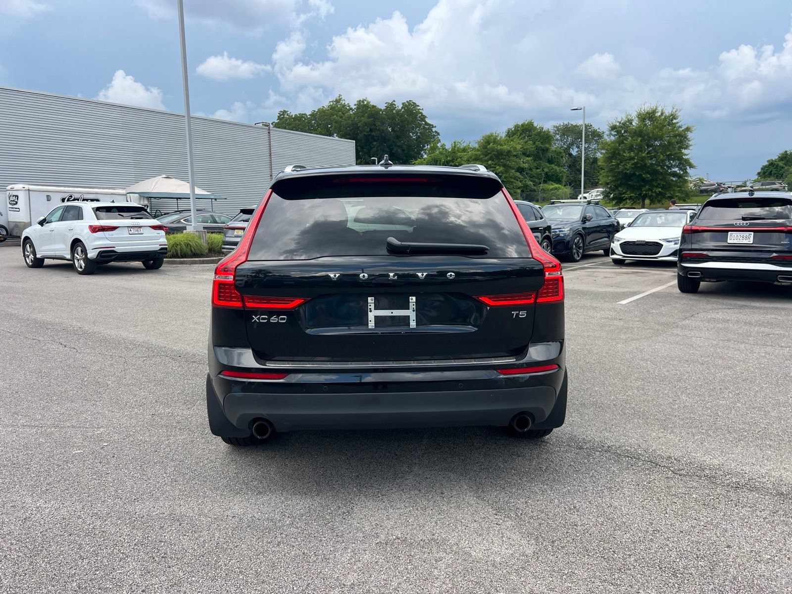 Used 2019 Volvo XC60 T5 Momentum w/ Premium Package FWD image 8