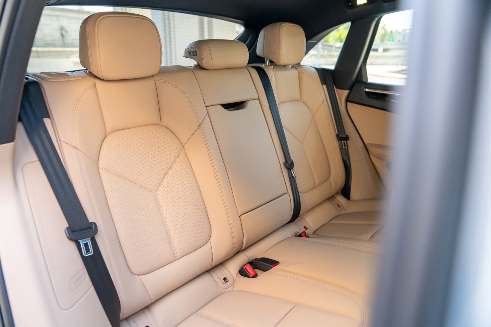 Certified 2025 Porsche Macan image 21