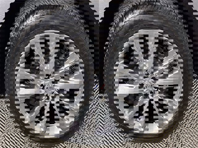 Used 2023 Buick Envision Avenir image 34