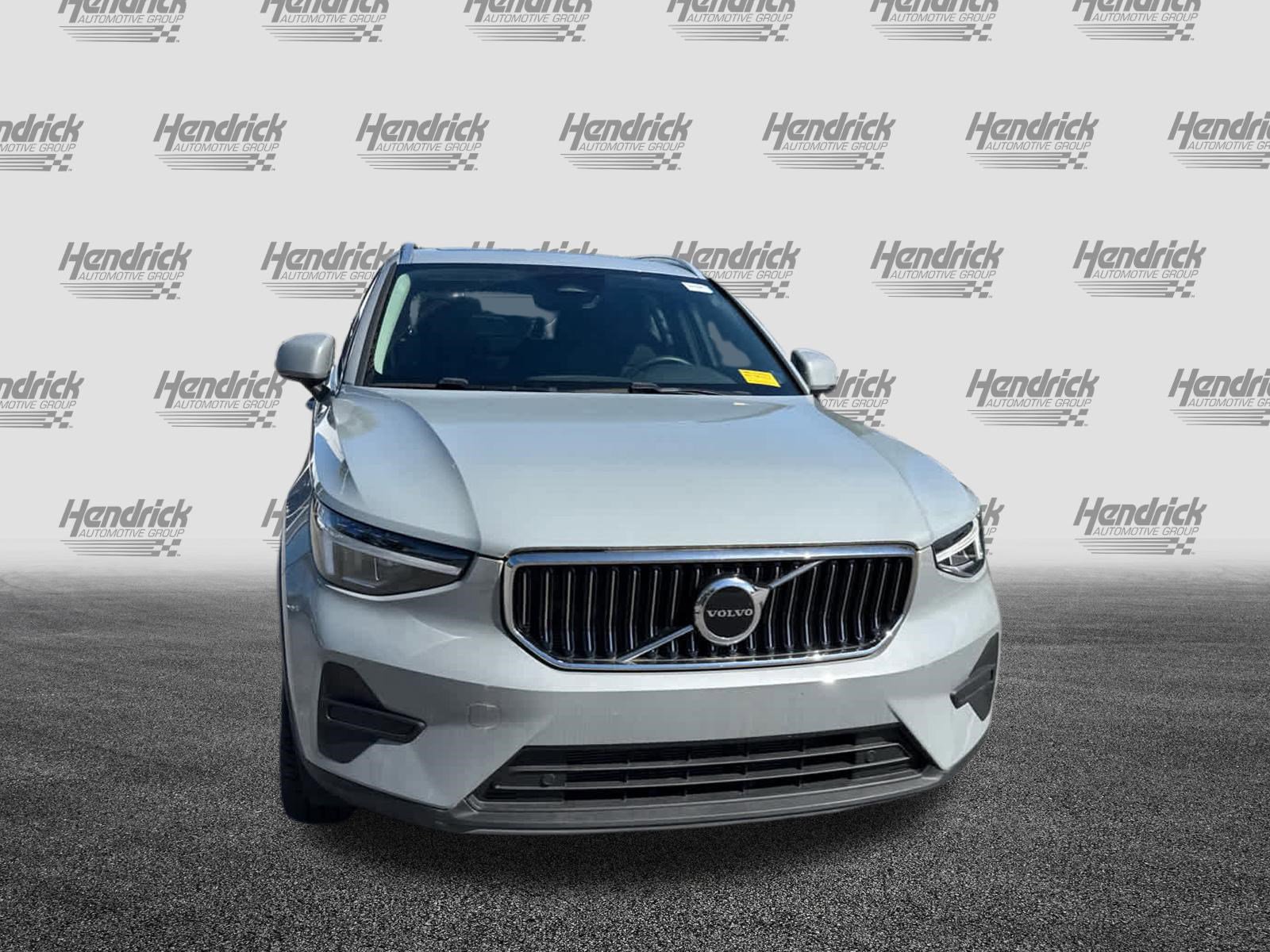 Used 2024 Volvo XC40 B5 Core w/ Climate Package image 6