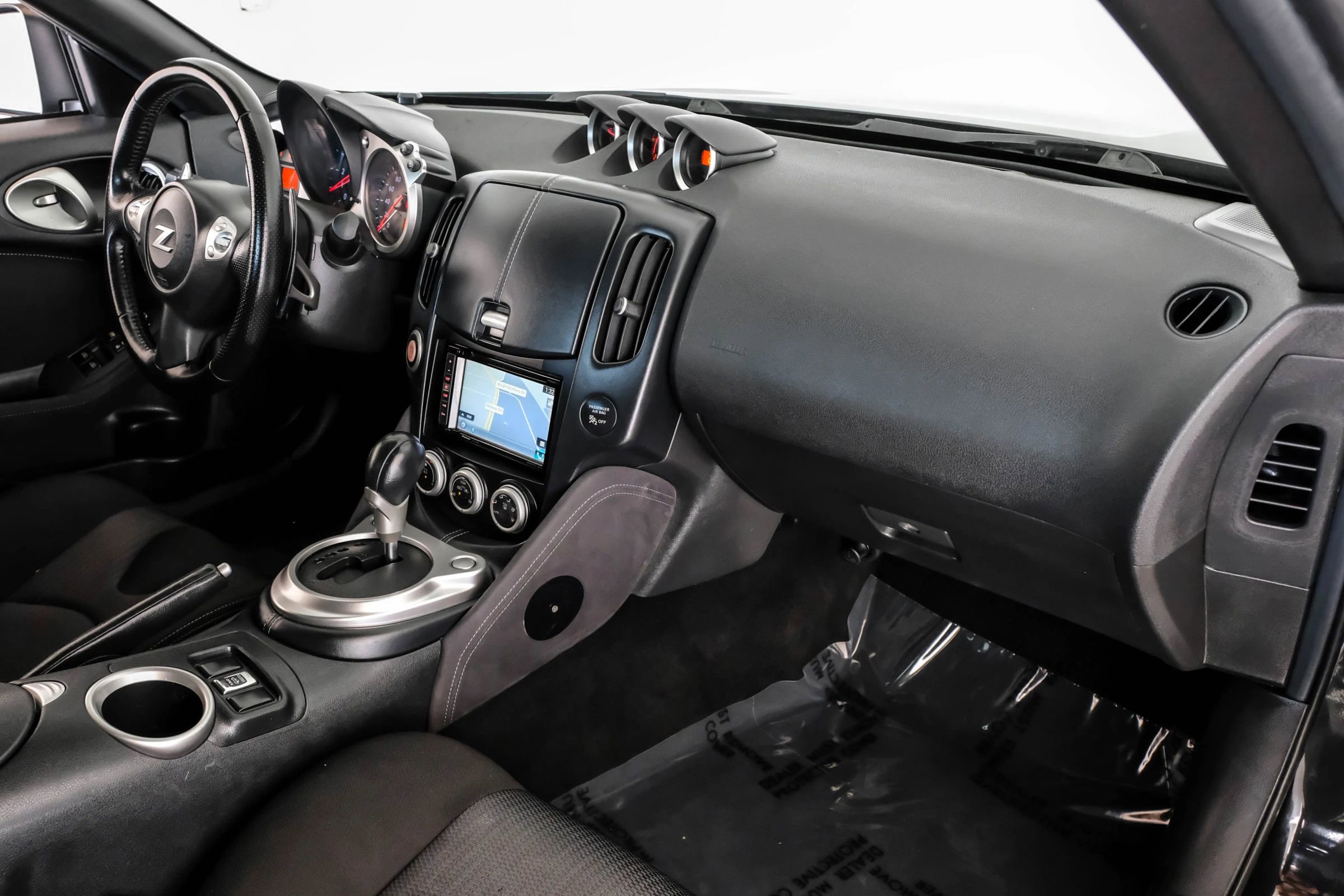 Used 2014 Nissan 370Z Roadster image 9