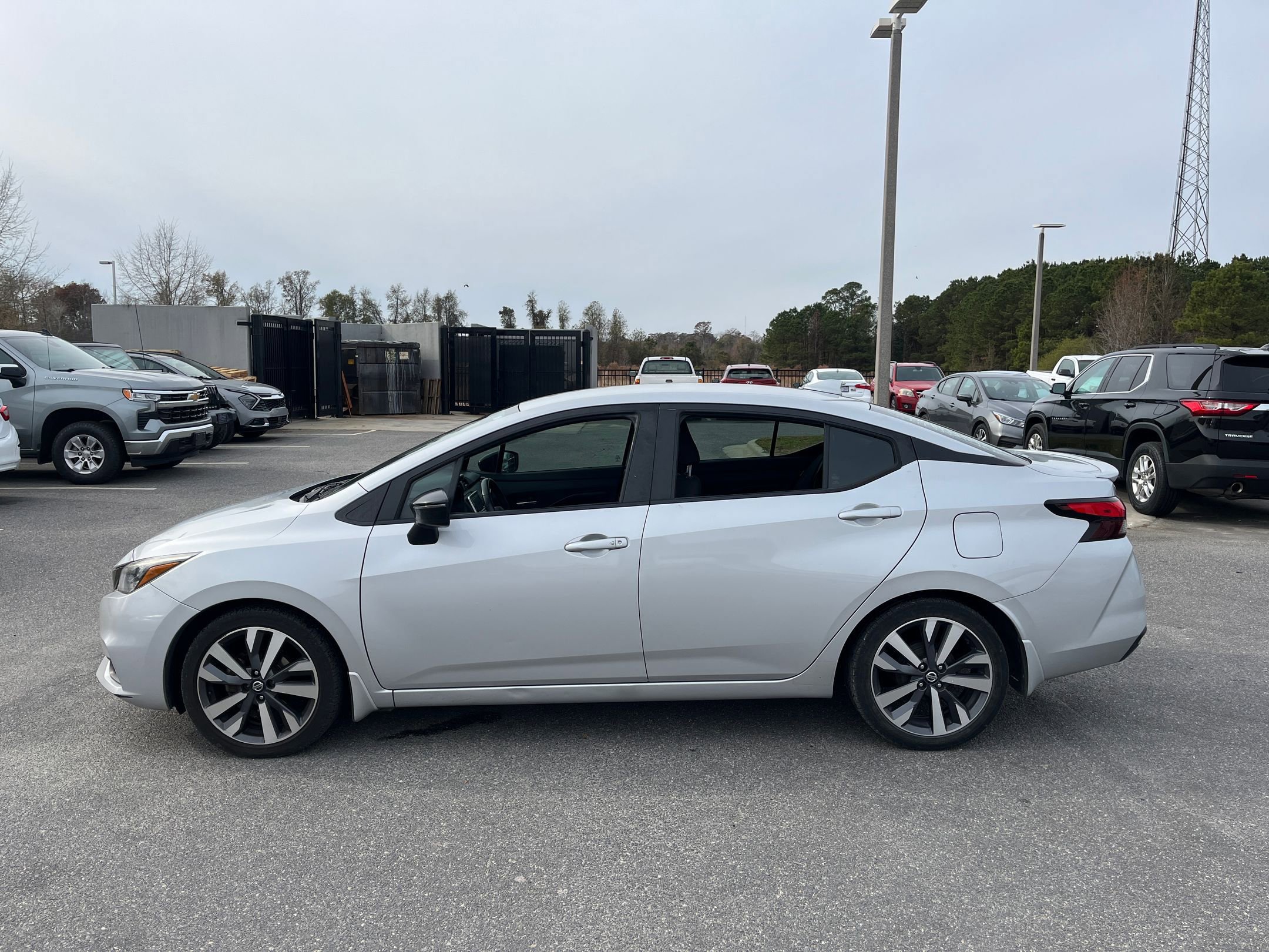 Used 2020 Nissan Versa SR image 6