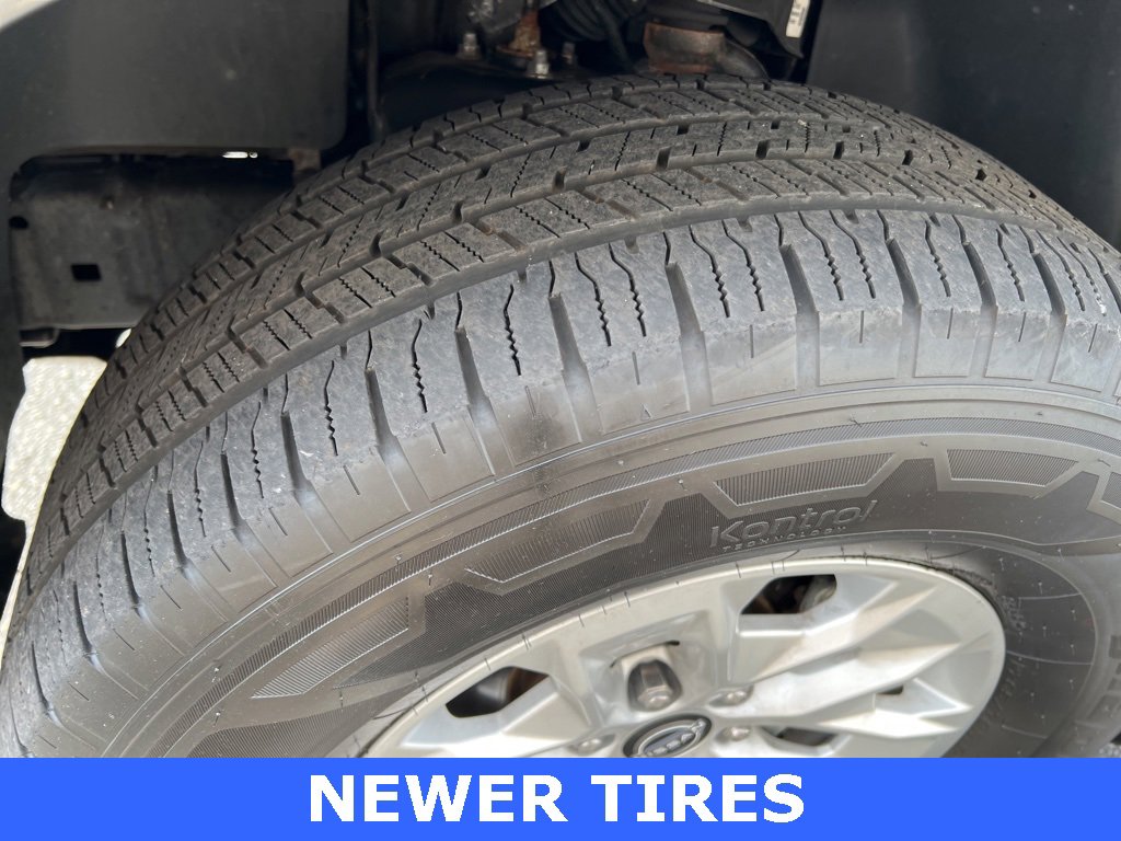 Used 2024 Nissan Frontier SV w/ Technology Package image 11