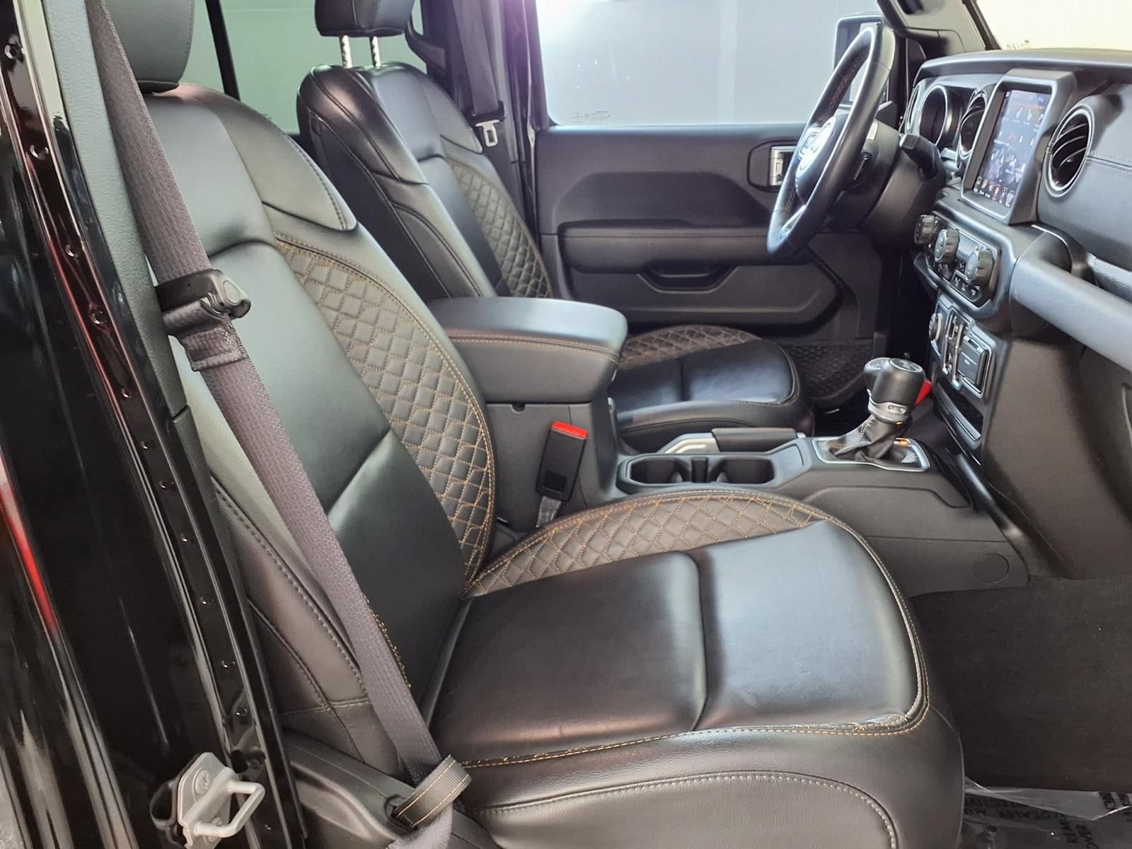 Used 2022 Jeep Wrangler Unlimited Sahara AWD/4WD image 9