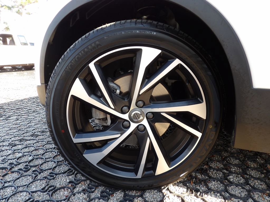 Used 2021 Volvo XC40 T5 R-Design w/ Protection Package Premier image 27