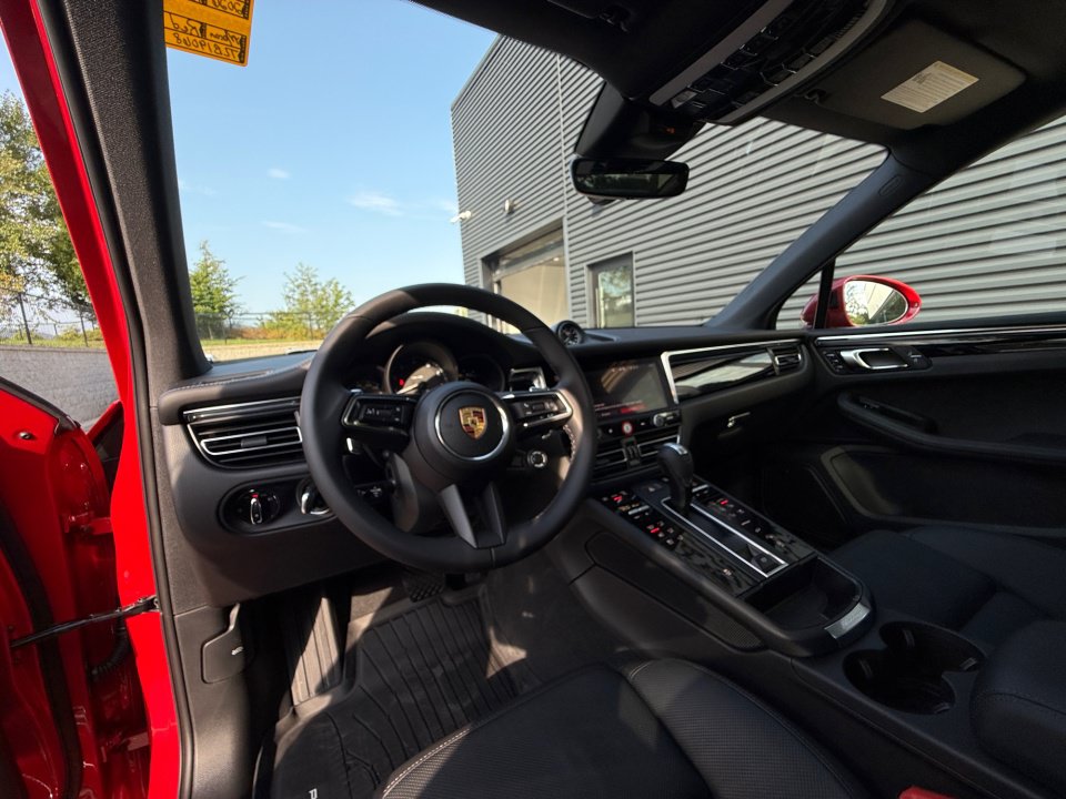New 2026 Porsche Macan Turbo AWD/4WD image 4