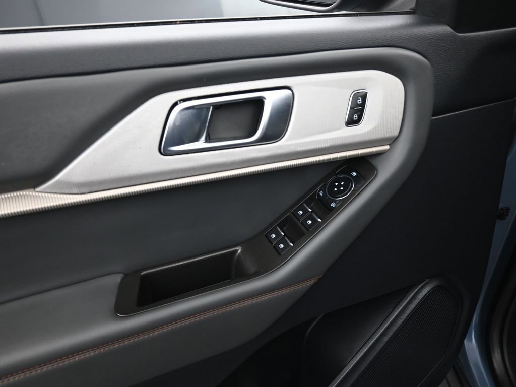 Used 2025 Ford Explorer Active w/ Active Comfort Package image 11