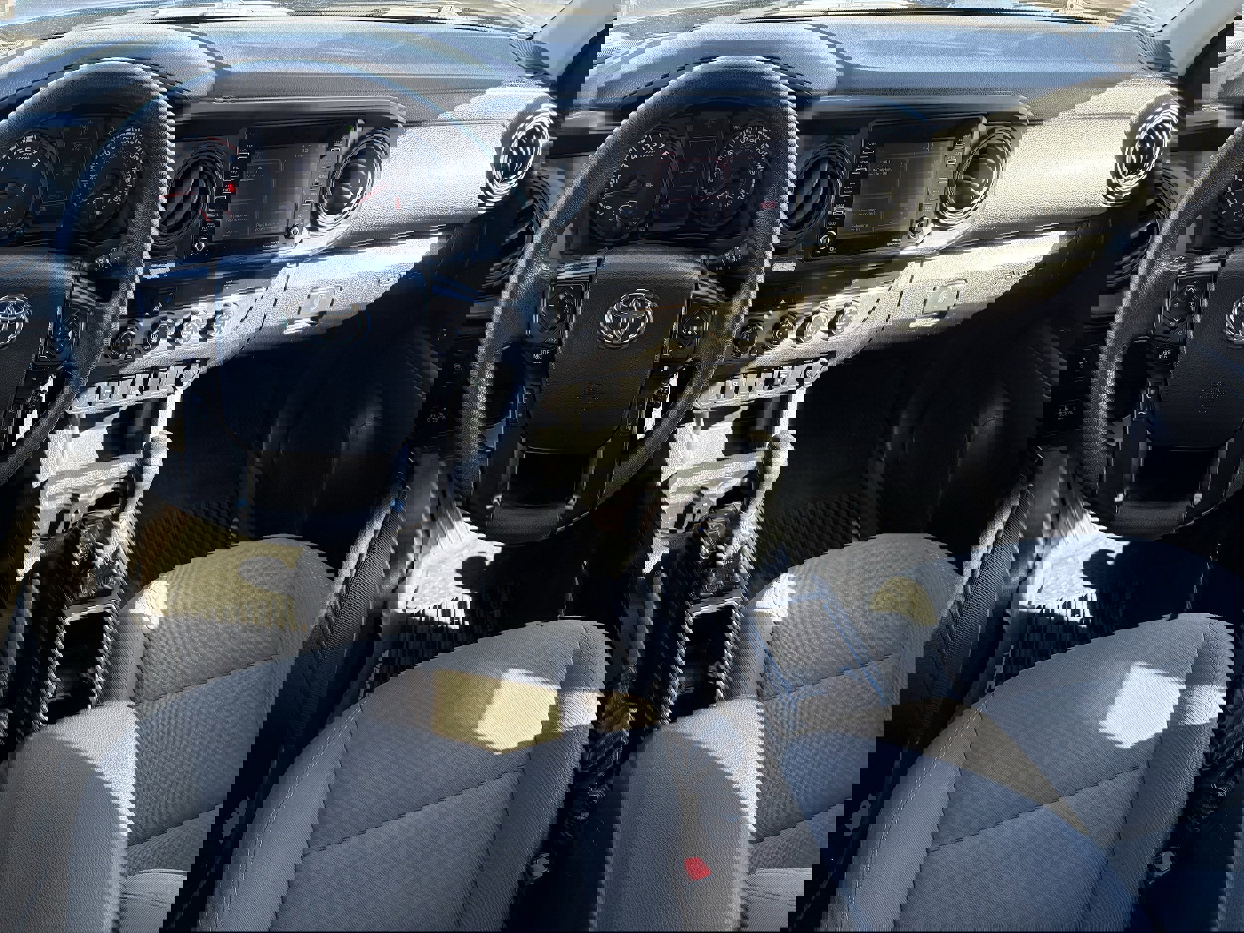 Used 2020 Toyota Tacoma SR image 13