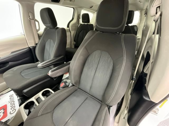 Used 2024 Chrysler Voyager LX FWD image 2