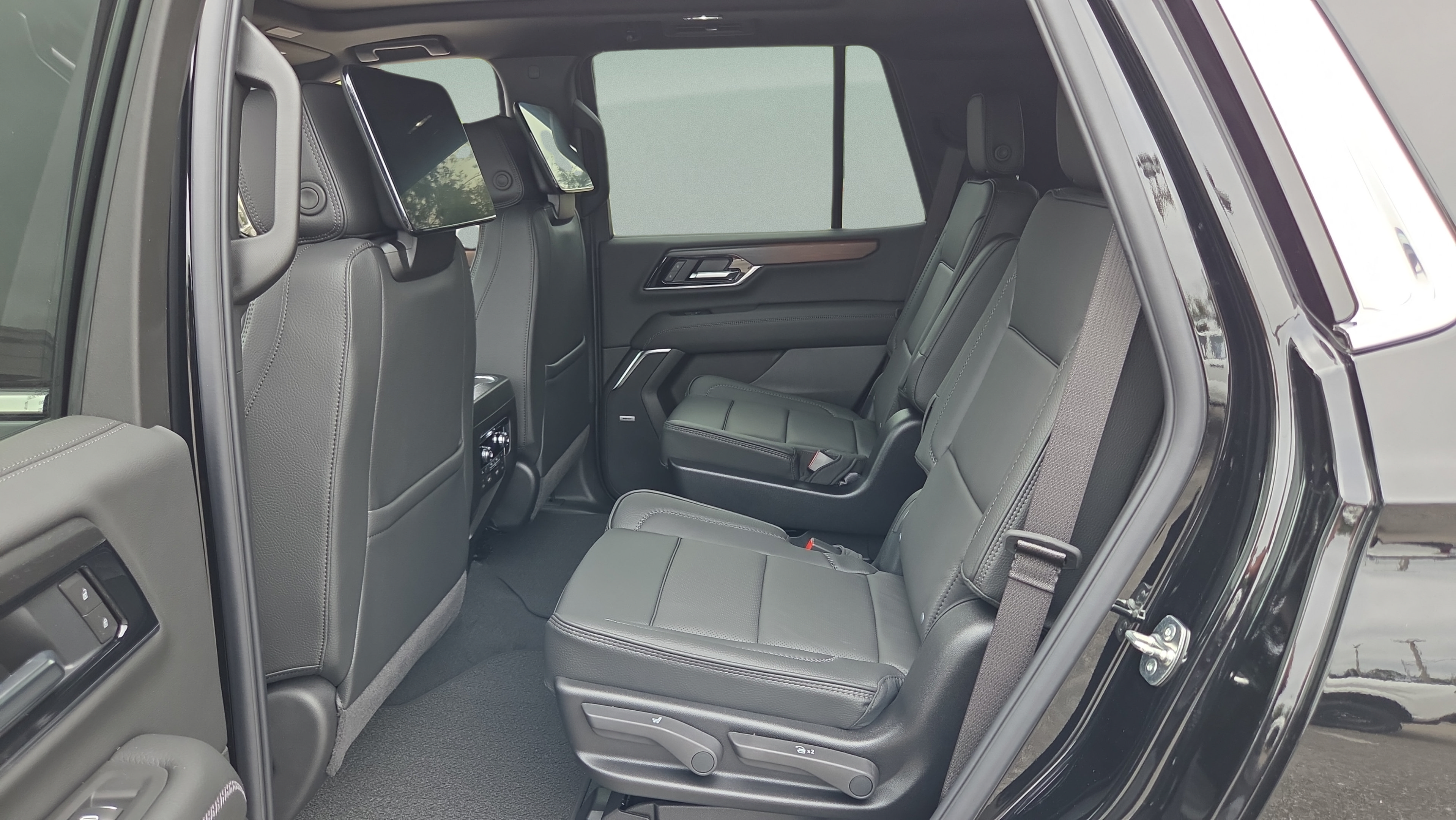 New 2026 GMC Yukon Denali w/ Denali Reserve Package AWD/4WD image 10
