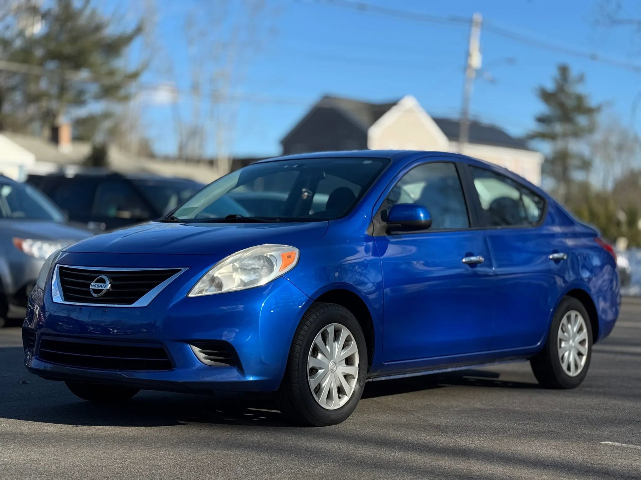 Used 2012 Nissan Versa SV image 1
