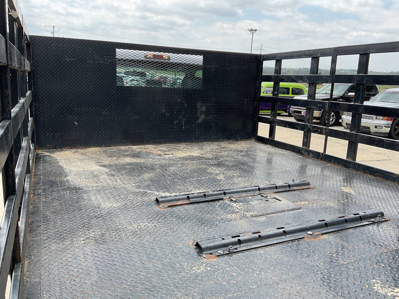 Used 2012 Ford F550 4X2 2dr Regular Cab 140.8 200. w/ Payload Upgrade Pkg image 25