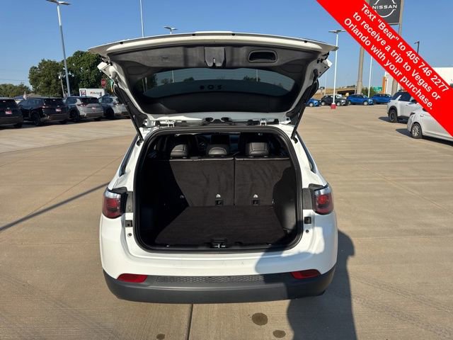 Used 2024 Jeep Compass Latitude image 12