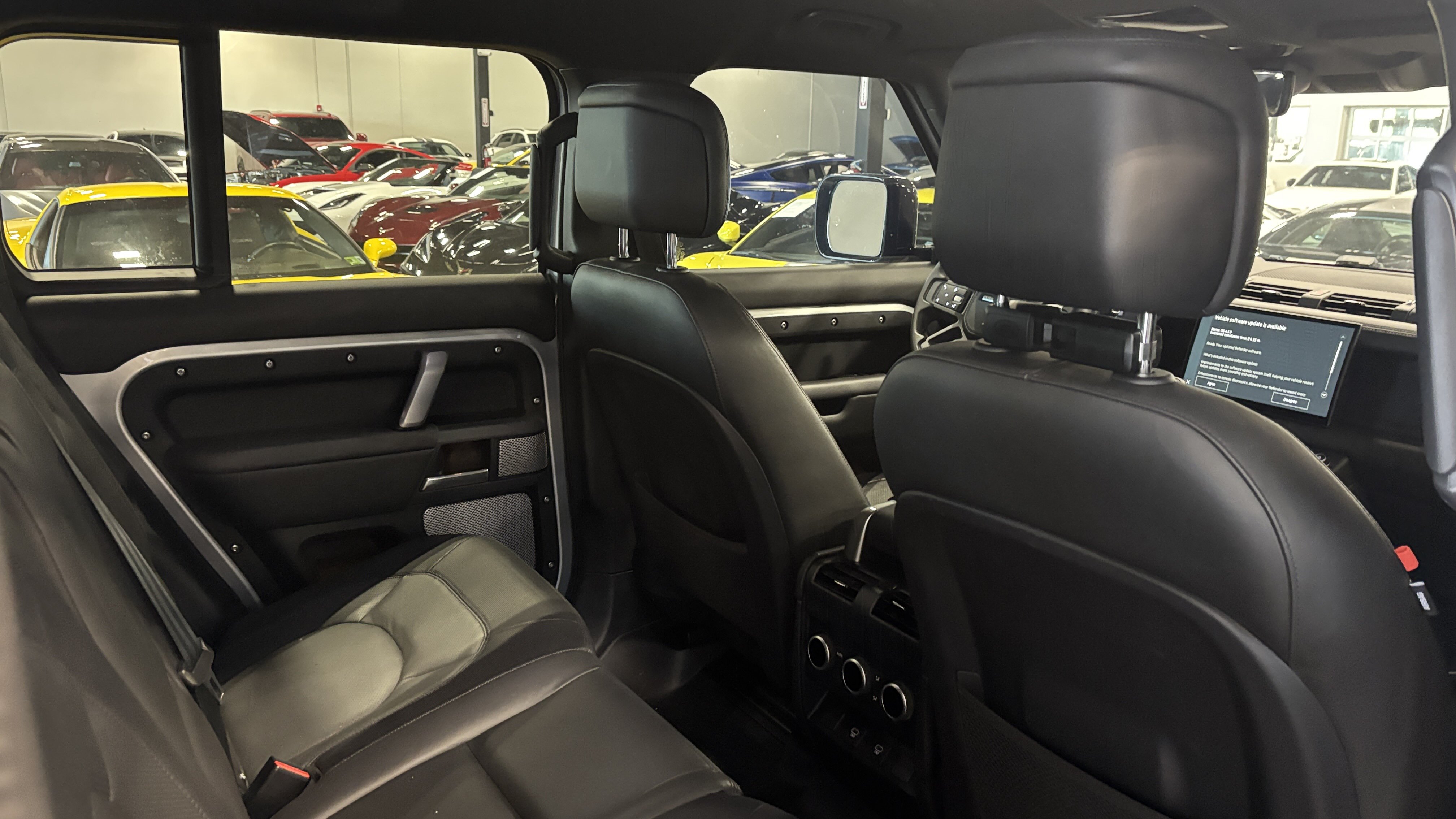 Used 2024 Land Rover Defender 130 X-Dynamic SE AWD/4WD image 7