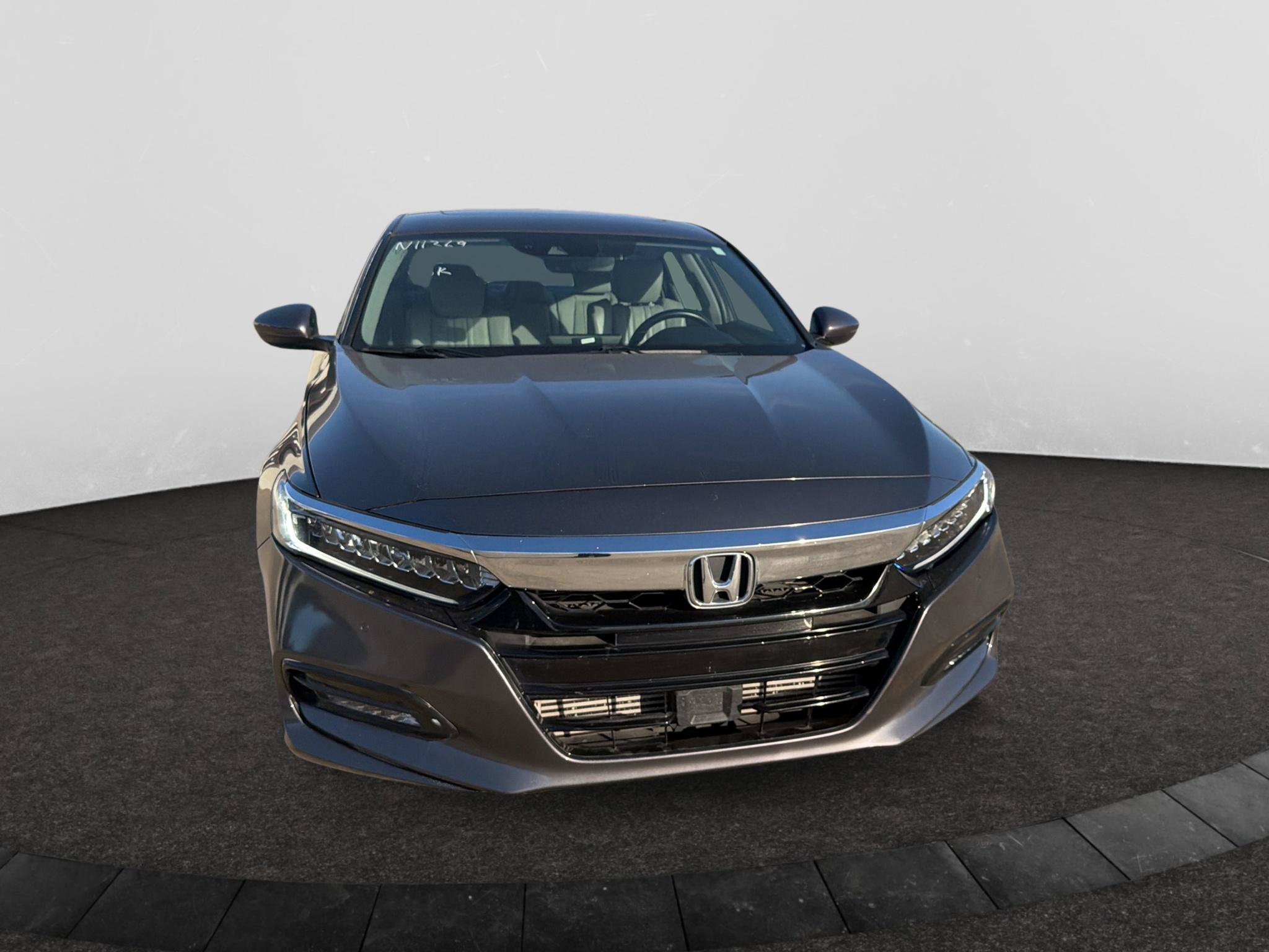 Used 2018 Honda Accord Touring image 2