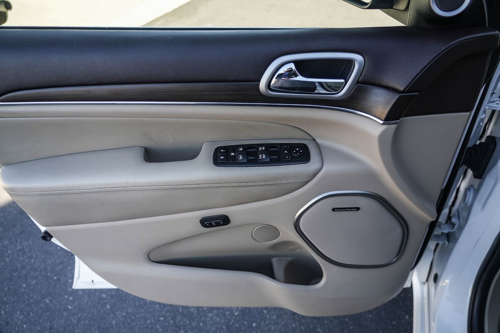 Used 2018 Jeep Grand Cherokee Overland image 21