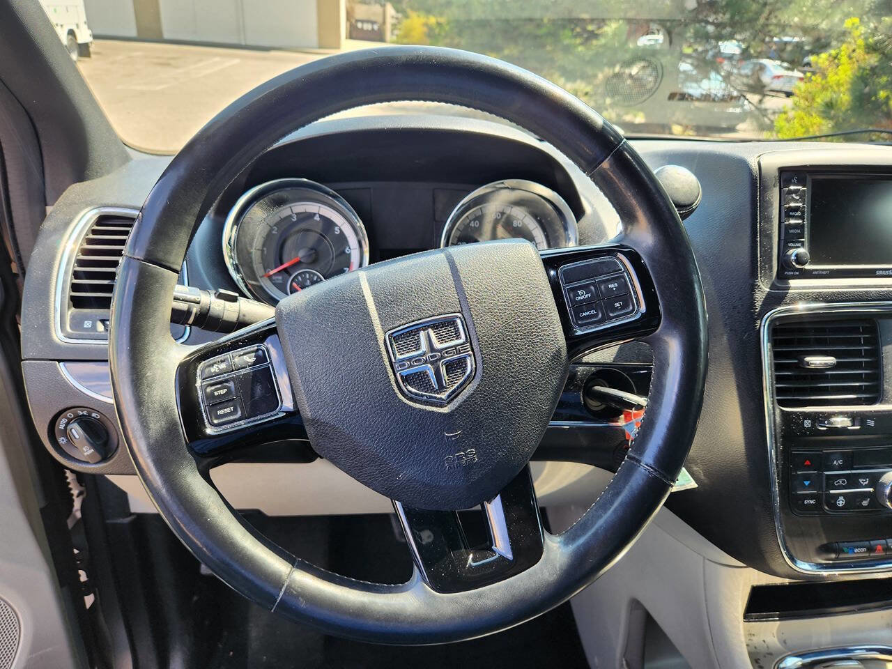 Used 2015 Dodge Grand Caravan SXT image 24