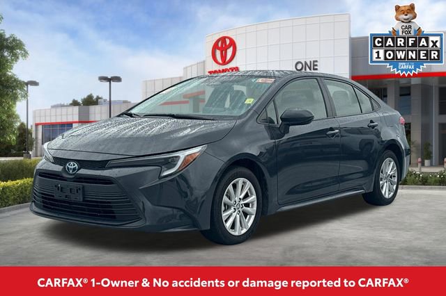Used 2024 Toyota Corolla LE w/ LE Convenience Package FWD image 2