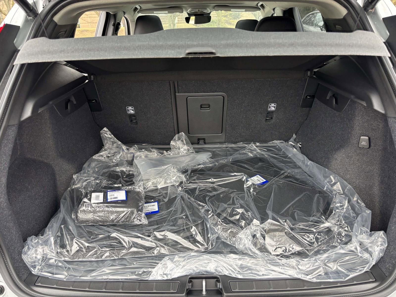 New 2026 Volvo XC40 B5 Plus w/ Protection Package Premier AWD/4WD image 9