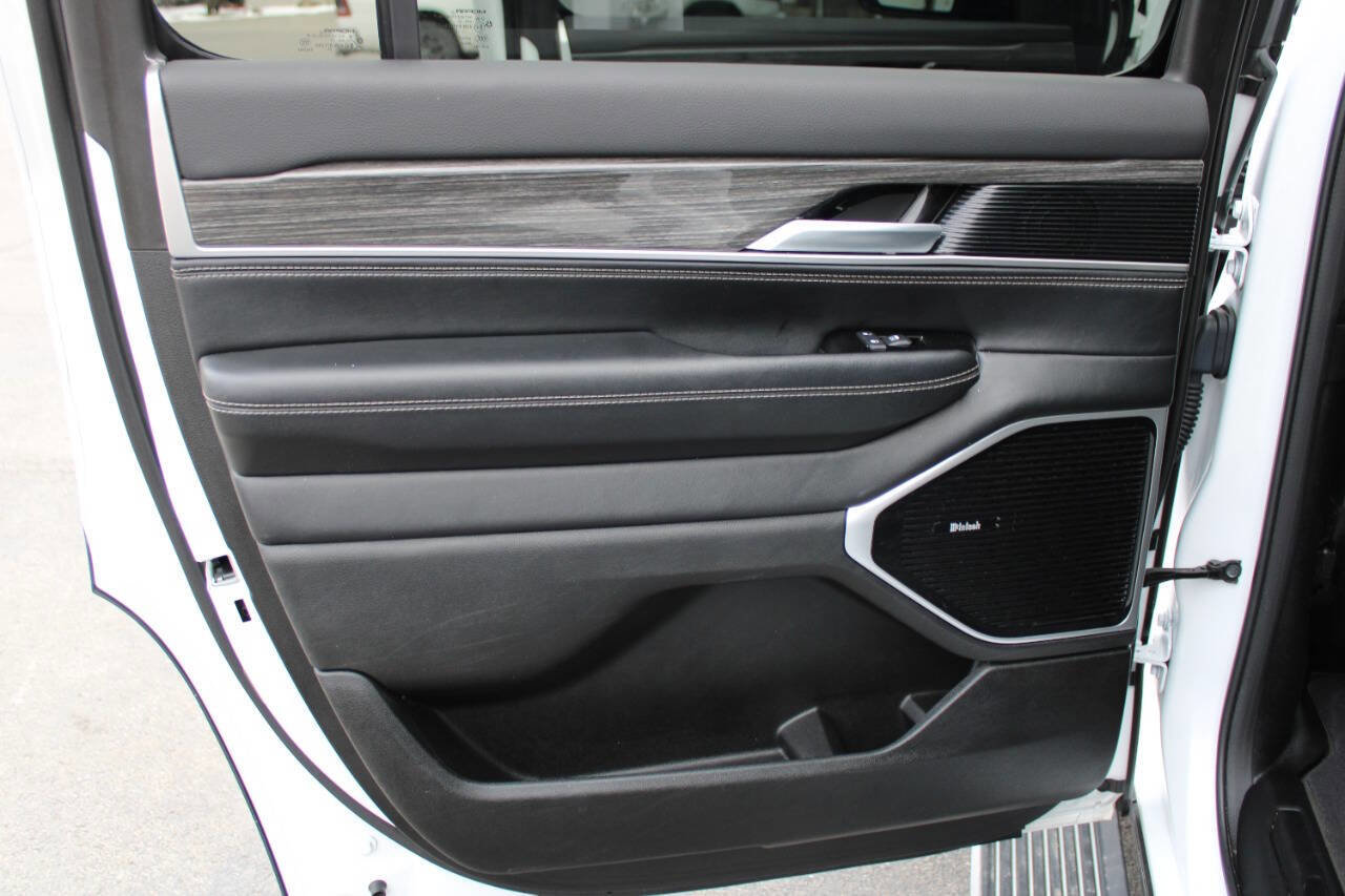 Used 2022 Jeep Wagoneer Series III w/ Premium Group I image 38