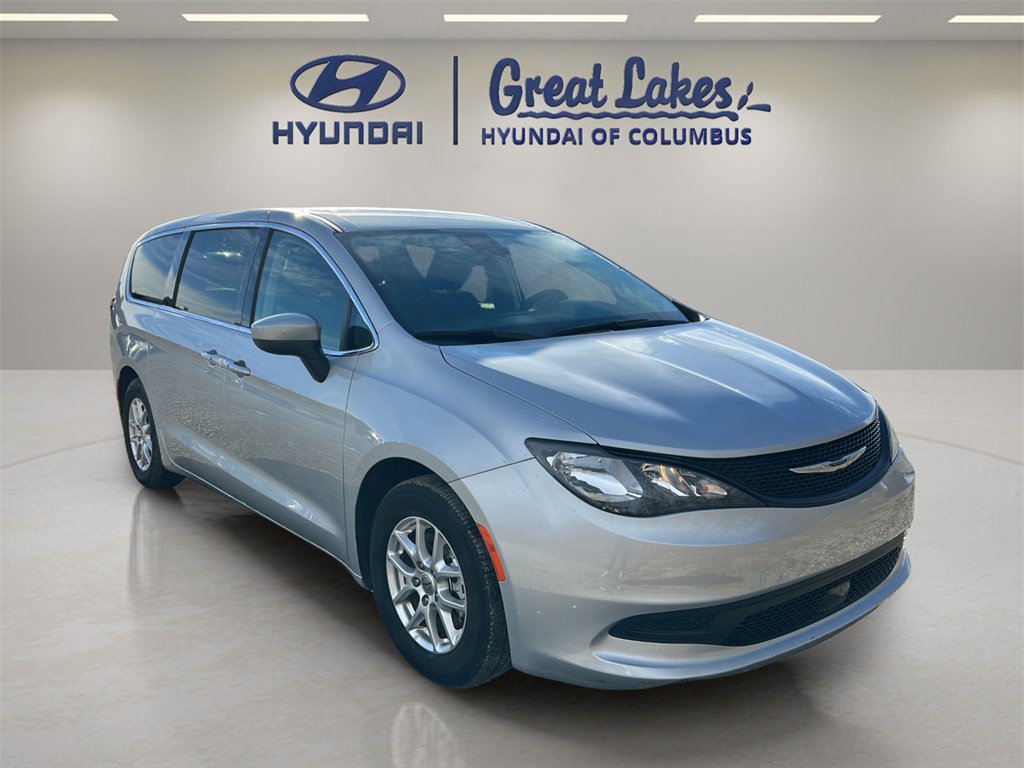 Used 2023 Chrysler Voyager LX image 7