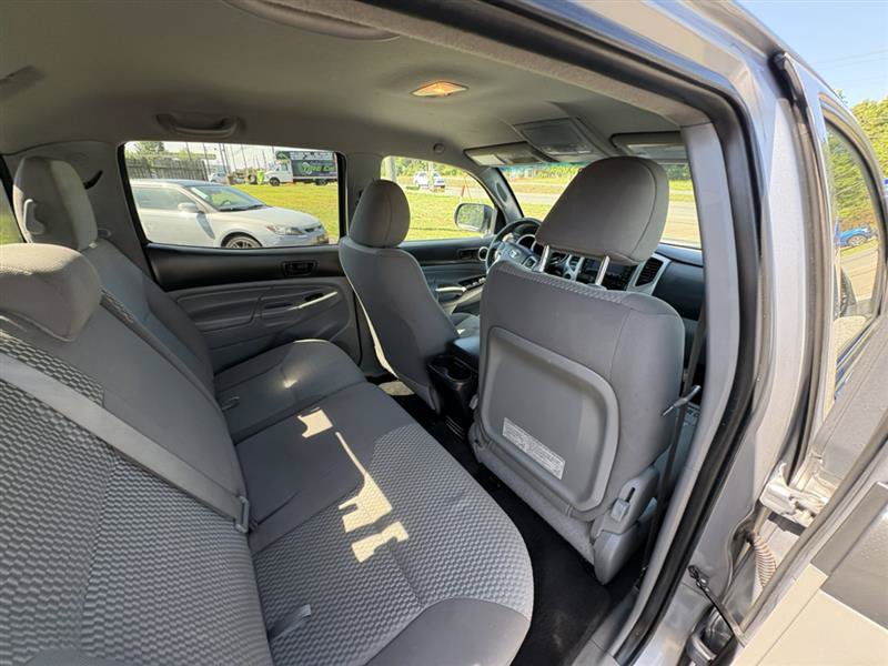 Used 2015 Toyota Tacoma 4x4 Double Cab w/ SR5 Package image 17
