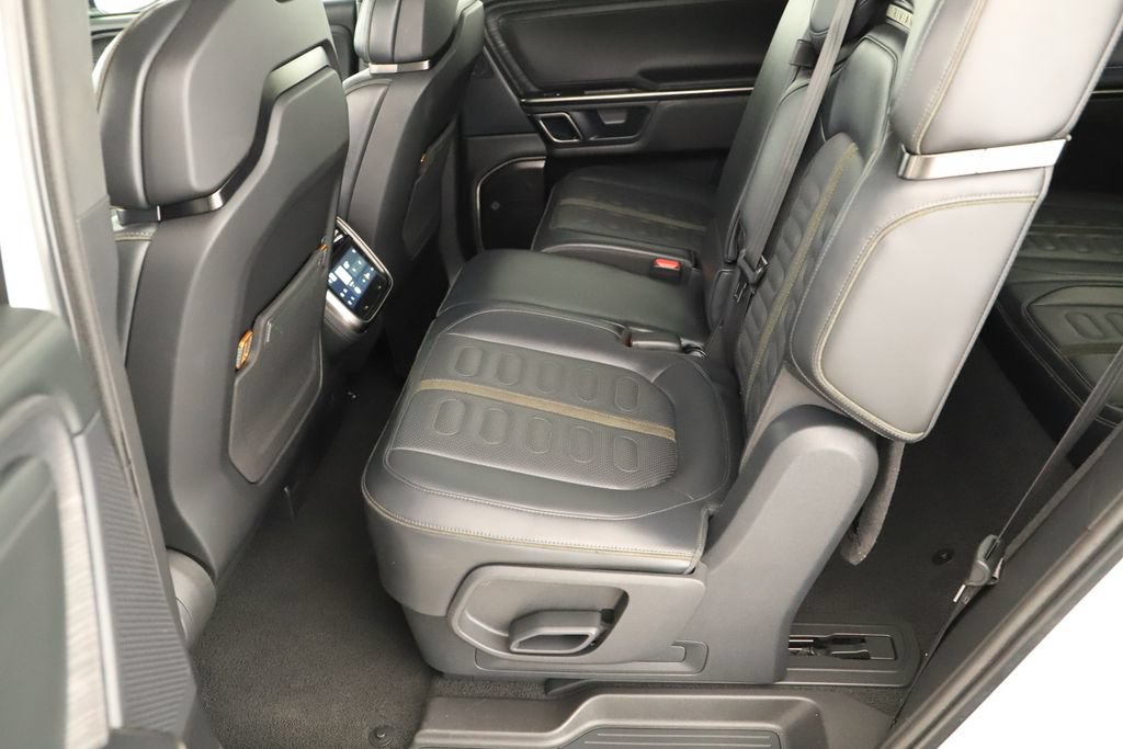 Used 2024 Rivian R1S Adventure AWD/4WD image 29