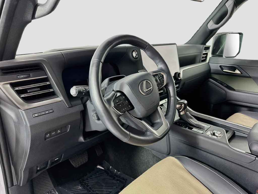 Used 2024 Lexus GX 550 AWD/4WD image 4