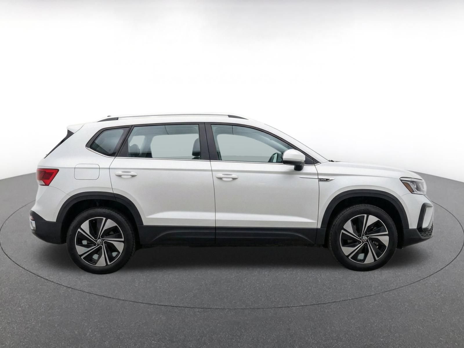 Used 2026 Volkswagen Taos SE AWD/4WD image 10