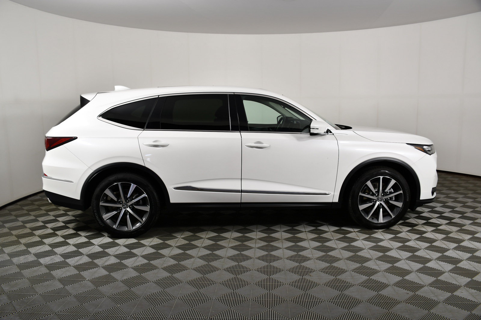 Certified 2025 Acura MDX w/ Technology Package AWD/4WD image 5