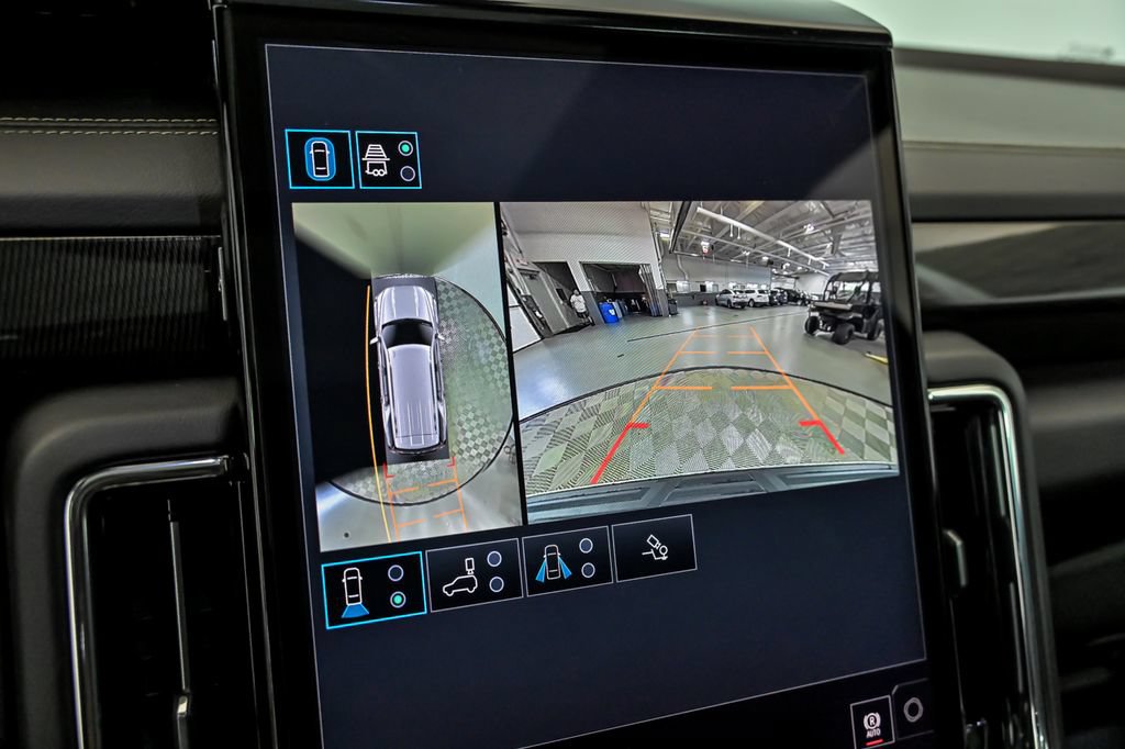 New 2026 GMC Yukon Elevation w/ Elevation Premium Package AWD/4WD image 18