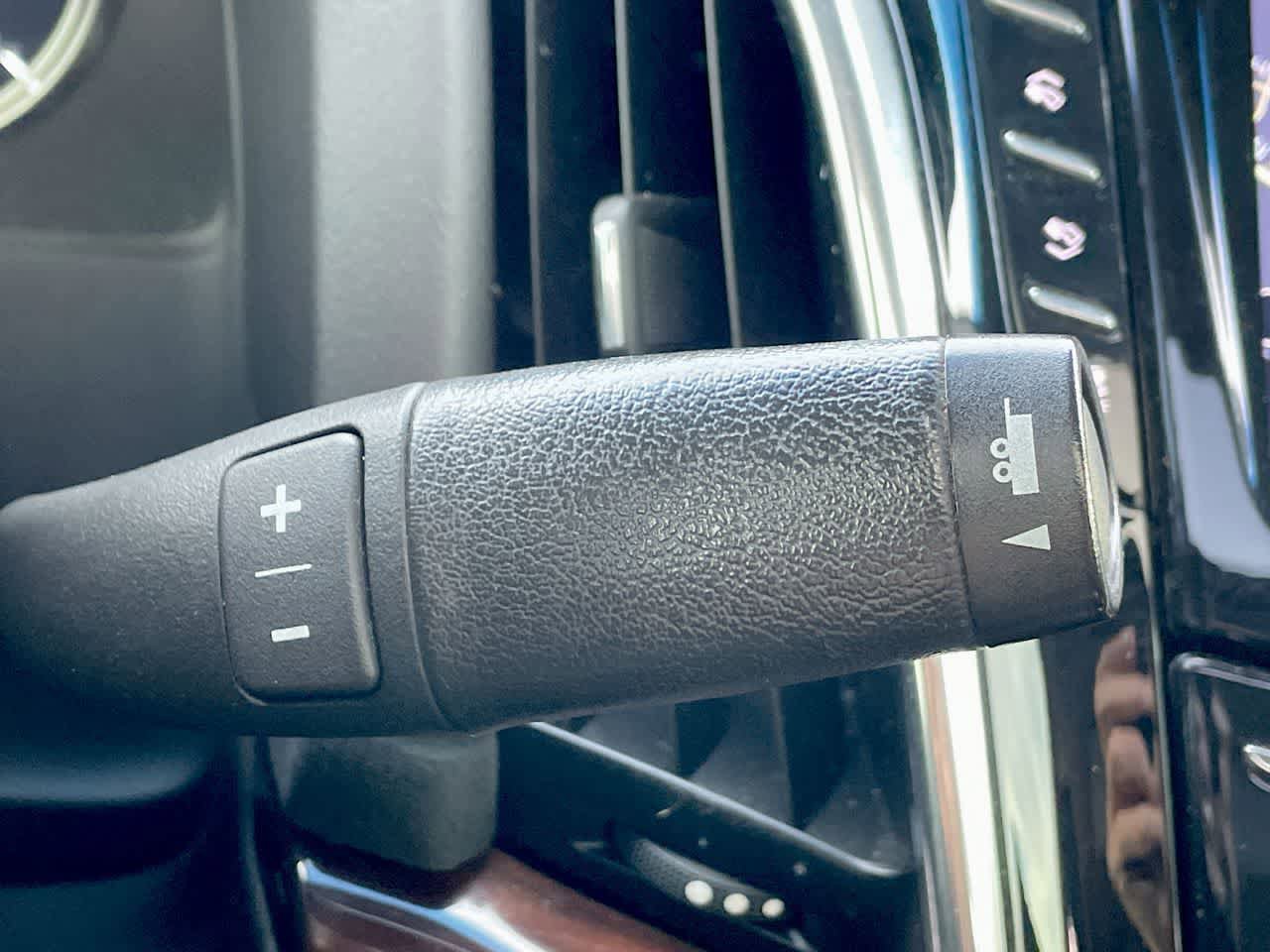 Used 2018 Cadillac Escalade ESV Luxury image 33