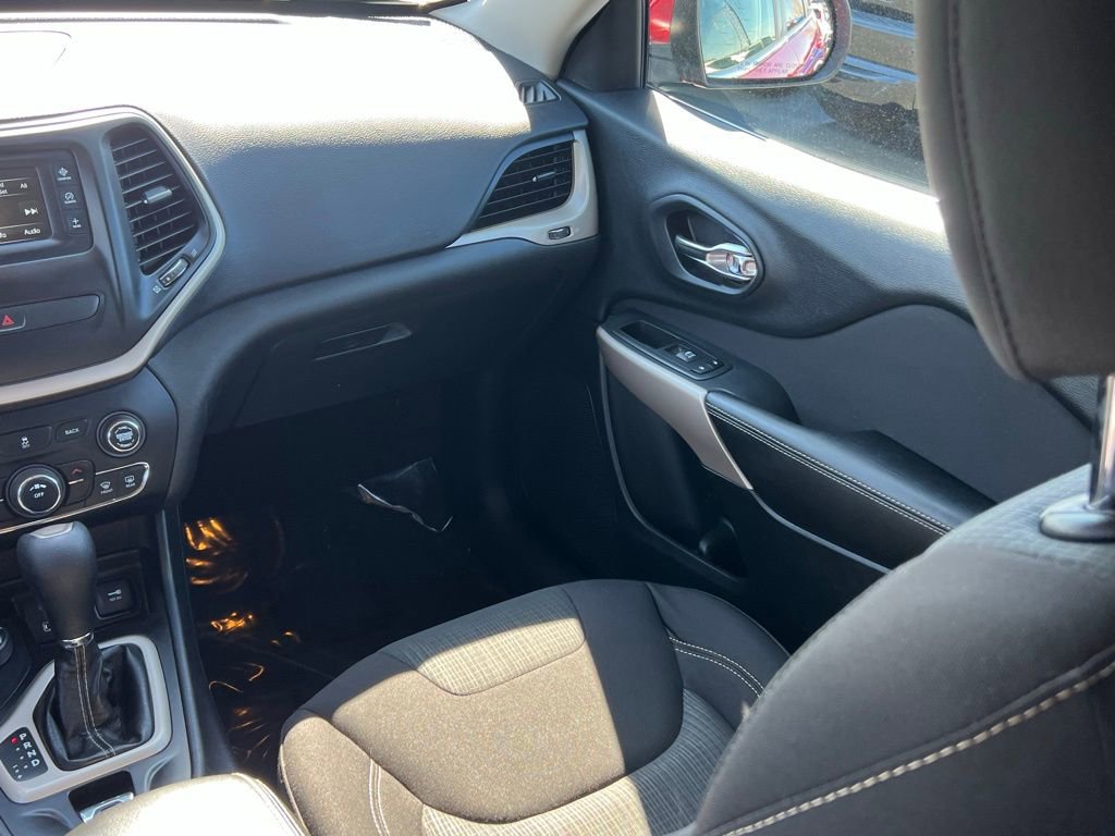 Used 2017 Jeep Cherokee Latitude image 19