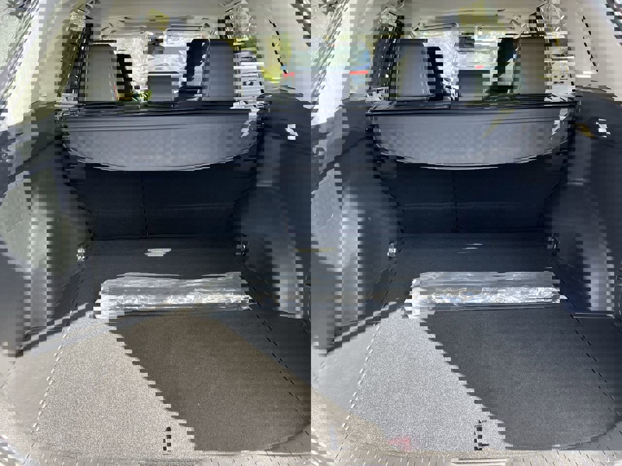 Used 2023 Toyota RAV4 XLE Premium image 33