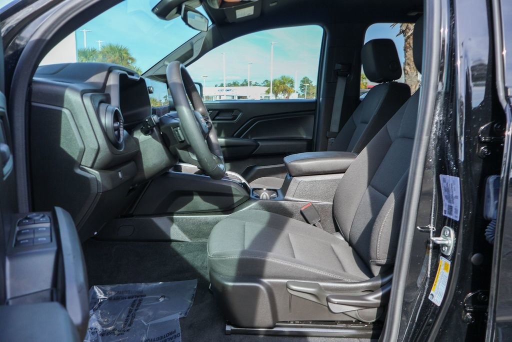 Used 2025 Chevrolet Colorado W/T image 8