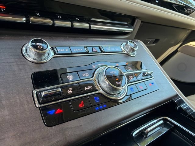 Certified 2023 Lincoln Aviator Reserve w/ Equipment Group 201A AWD/4WD image 18