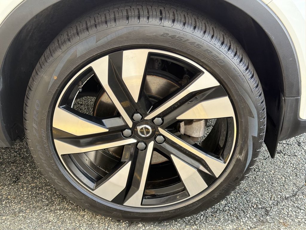 Certified 2023 Volvo XC40 B5 Plus w/ Protection Package Premier AWD/4WD image 13