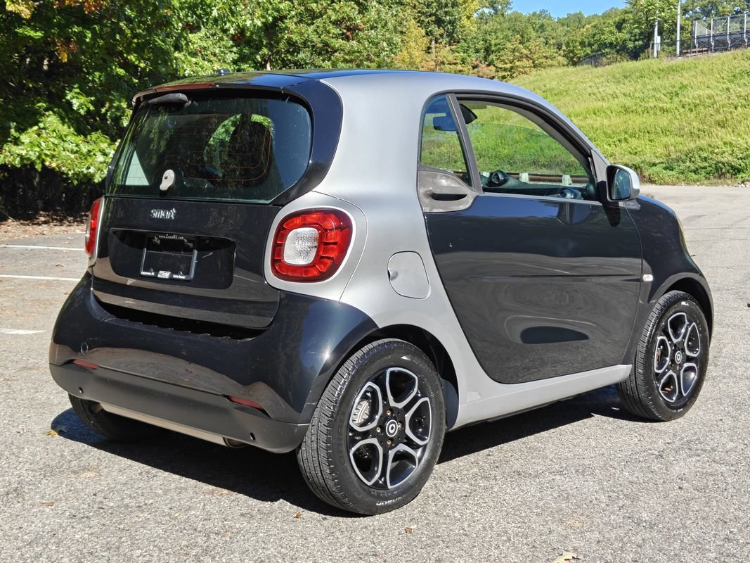 Used 2016 smart fortwo Prime RWD image 3