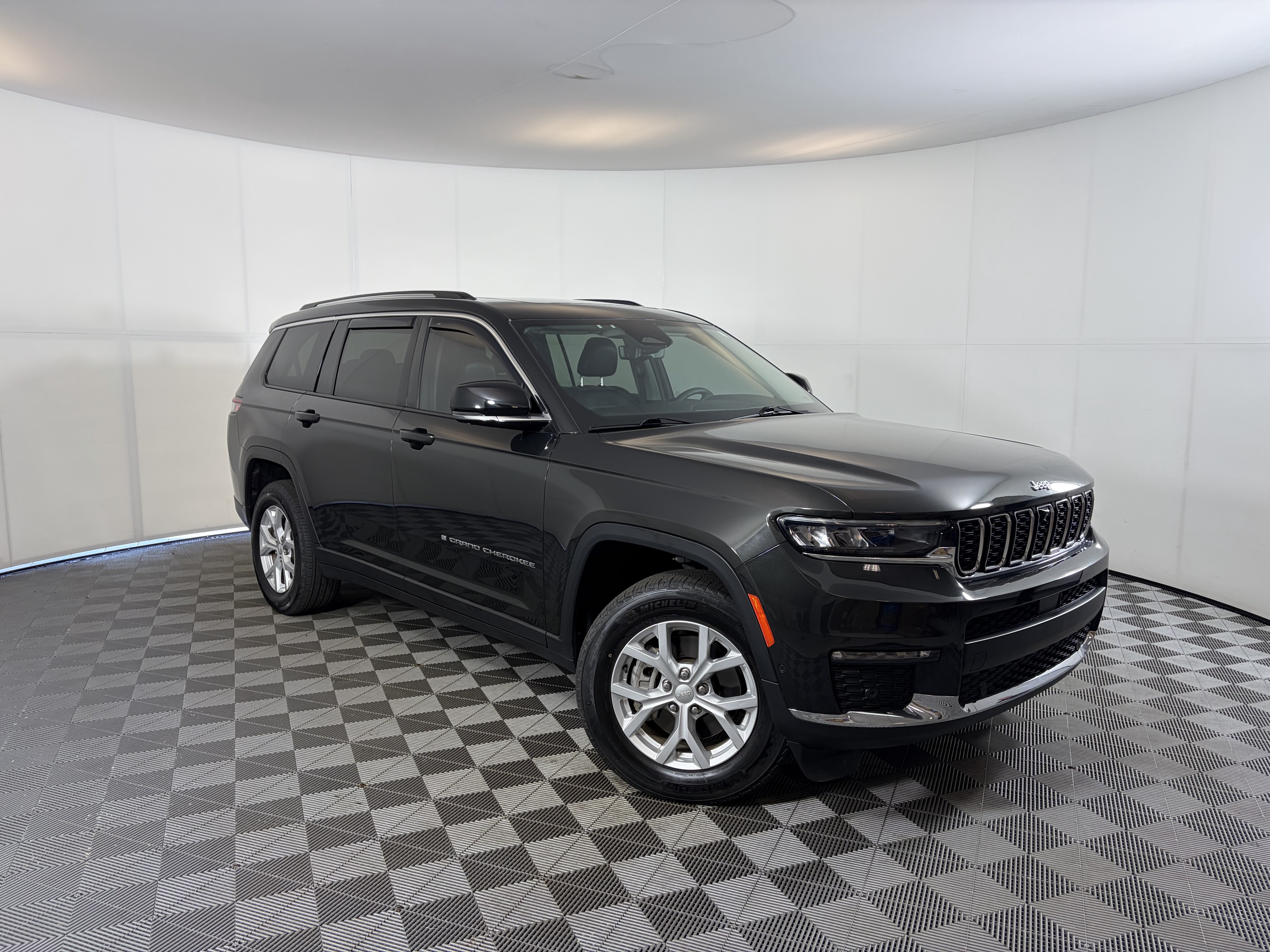 Used 2023 Jeep Grand Cherokee L Limited w/ Luxury Tech Group II AWD/4WD image 1