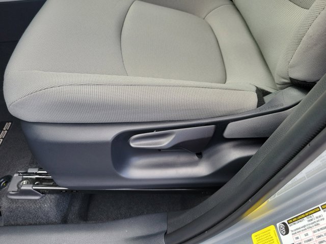 Used 2025 Toyota Corolla Cross L image 19